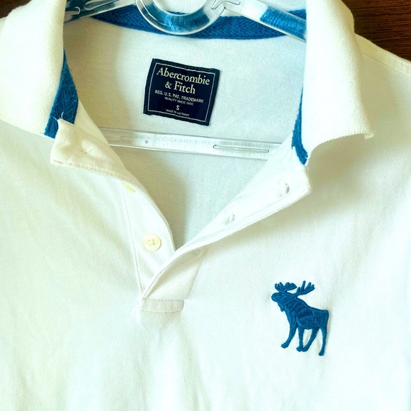 White Abercrombie and Fitch polo tshirt with big a&f logo - Picture 2 of 3